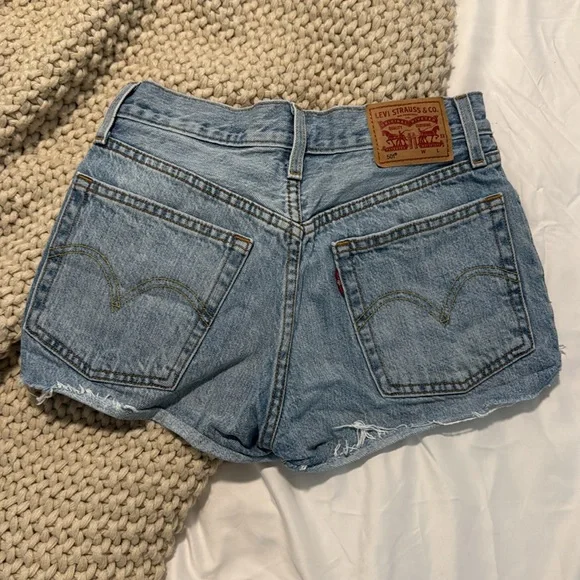 NWOT Levi’s 501 Jean Shorts Size 24 - Picture 2 of 5